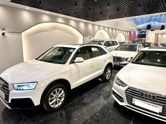 https://images10.gaadi.com/usedcar_image/4635472/original/processed_9e3708f4fee26f83fda622e0ebc8403e.jpg?imwidth=6402