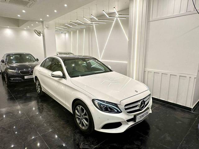 https://images10.gaadi.com/usedcar_image/4635476/original/processed_4feb51cdb6ca86be1844eaa9c79025dd.jpg?imwidth=6400