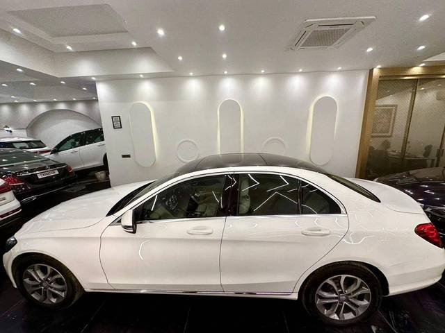 https://images10.gaadi.com/usedcar_image/4635476/original/processed_c0bab35708d23fcecc4f02511995854e.jpg?imwidth=6402