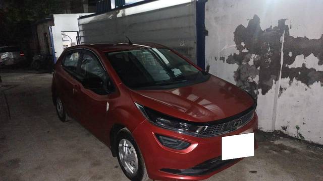 https://images10.gaadi.com/usedcar_image/4635500/original/processed_515b0efd-d085-4203-aaff-02fe5d703040.jpg?imwidth=6400