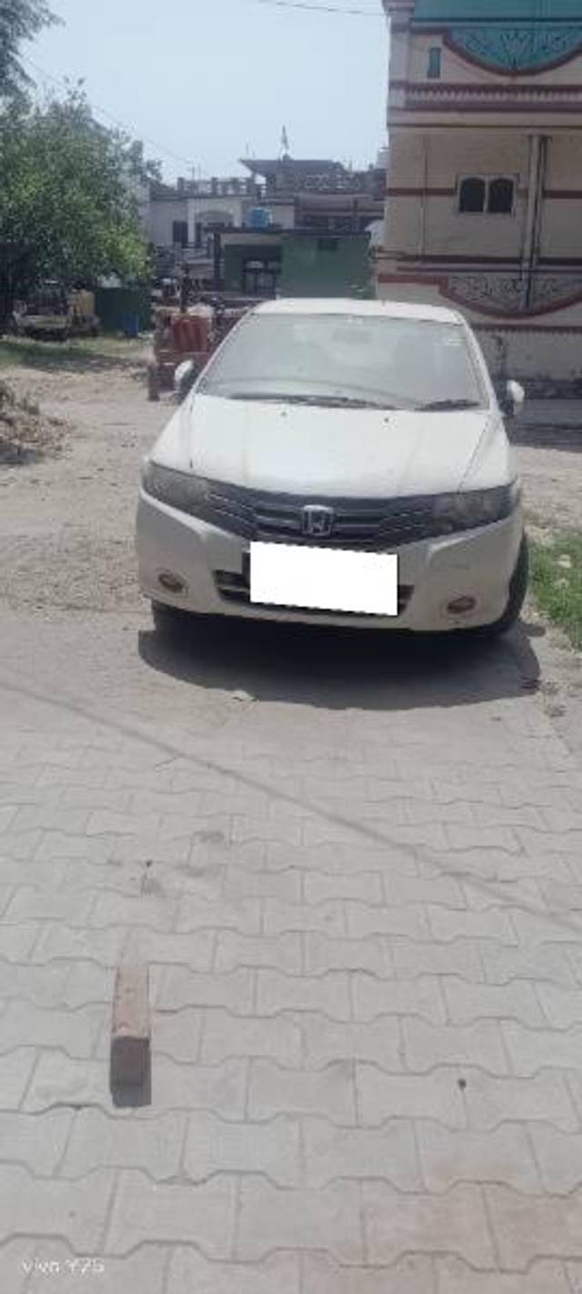 https://images10.gaadi.com/usedcar_image/4635510/original/processed_1bdd2778-4cff-4071-a53e-d95c186eccc9.jpg?imwidth=6402