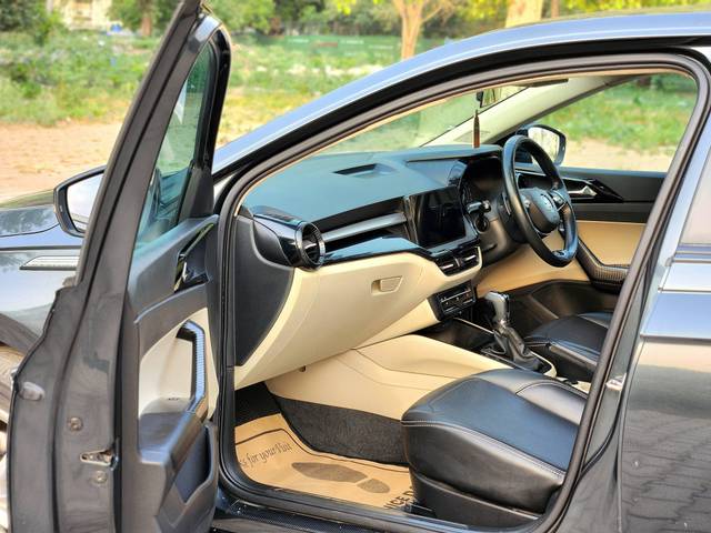 https://images10.gaadi.com/usedcar_image/4635513/original/processed_c31337155ab3854ce7d40281ffdadd26.jpg?imwidth=6401