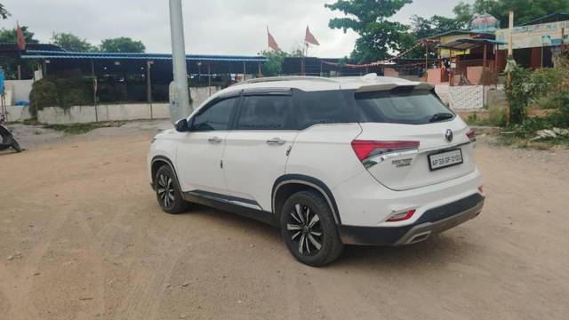 https://images10.gaadi.com/usedcar_image/4635540/original/processed_28dc4495-b8cf-45b8-9da2-75576f1f1277.jpg?imwidth=6402