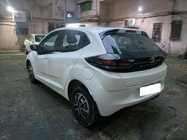 https://images10.gaadi.com/usedcar_image/4635545/original/processed_2ca2d178654d05de3e1e4dd25cd176f8.jpg?imwidth=6402