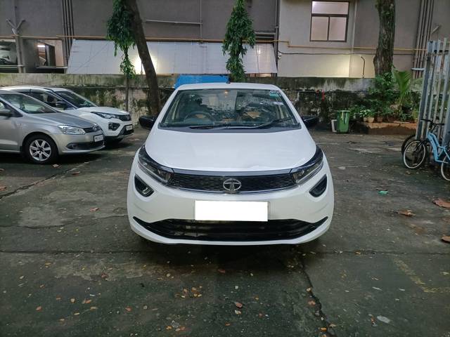 https://images10.gaadi.com/usedcar_image/4635545/original/processed_70575644e7f6eefb6c035c20d1b5be7f.jpg?imwidth=6400