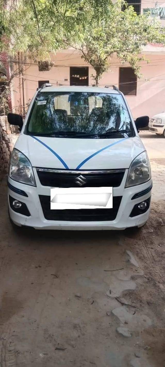 https://images10.gaadi.com/usedcar_image/4635549/original/processed_processed_bfdfb69c-d9af-45ea-8f32-4b4dd2d6e2d4.jpg?imwidth=6402