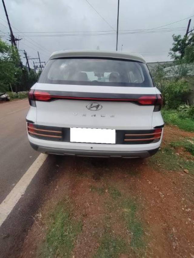 https://images10.gaadi.com/usedcar_image/4635568/original/processed_282e0312-d979-4e72-9c40-a59eec09b589.jpg?imwidth=6401