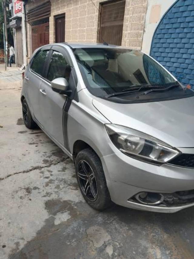 https://images10.gaadi.com/usedcar_image/4635712/original/processed_95a56eb9-b192-4afd-809e-be428773aa19.jpg?imwidth=6400