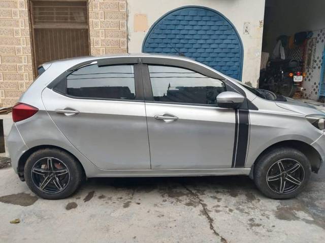 https://images10.gaadi.com/usedcar_image/4635712/original/processed_f2e04ff4-88de-4e48-8ce1-67b4084dcbe4.jpg?imwidth=6401