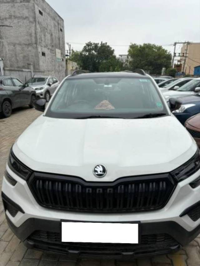 https://images10.gaadi.com/usedcar_image/4635735/original/processed_4da7c7ae-4c2f-46d1-a988-609f28a3e6bf.jpg?imwidth=6400