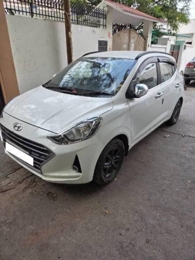 https://images10.gaadi.com/usedcar_image/4635743/original/processed_processed_85ea8d78-b66d-4cba-8127-1c698a503f01.jpg?imwidth=6401