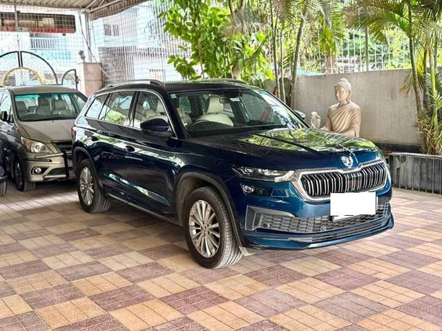 https://images10.gaadi.com/usedcar_image/4635767/original/processed_72cbb09e-b969-4515-925d-b14c9a2b5c3a.jpg?imwidth=6400