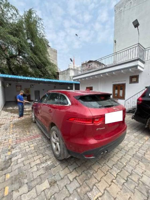 https://images10.gaadi.com/usedcar_image/4635789/original/processed_88561145-0d1f-49d7-9063-f7ed8815bff1.jpeg?imwidth=6402