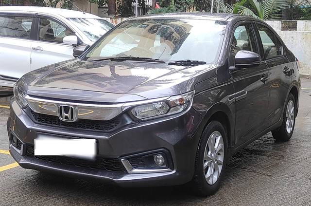 https://images10.gaadi.com/usedcar_image/4635818/original/processed_5a34538c3ae48a0c67a376adbaa2001d.jpeg?imwidth=6402
