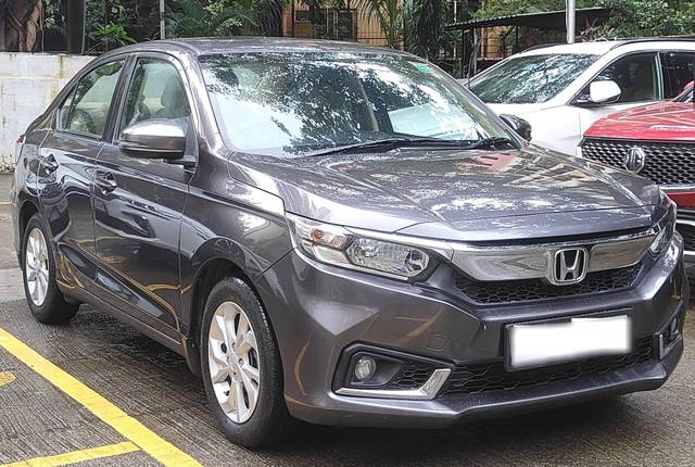 https://images10.gaadi.com/usedcar_image/4635818/original/processed_b5e9fa864d2f026615f72e78a73bb5df.jpeg?imwidth=6400