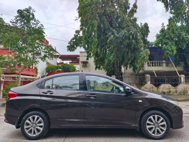 https://images10.gaadi.com/usedcar_image/4635856/original/f1e5dcb57cae919272107bea96d4af58.jpg?imwidth=6401