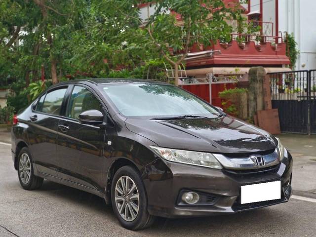 https://images10.gaadi.com/usedcar_image/4635856/original/processed_8306d19f20391d93fa4e64aac05a161e.jpg?imwidth=6400