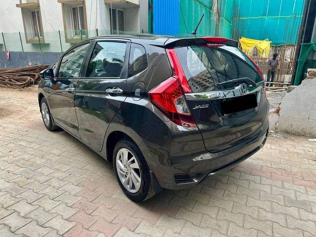 https://images10.gaadi.com/usedcar_image/4635871/original/processed_32aac350a5ecf911def73da5badc0f67.jpg?imwidth=6402