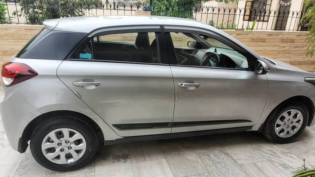 https://images10.gaadi.com/usedcar_image/4635892/original/processed_5a7f0086-edfd-4b11-beb5-53902ed70044.jpg?imwidth=6401
