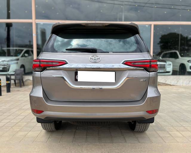 https://images10.gaadi.com/usedcar_image/4635908/original/processed_68ec0ed8587824681cb1c99c52ba15f8.jpg?imwidth=6401