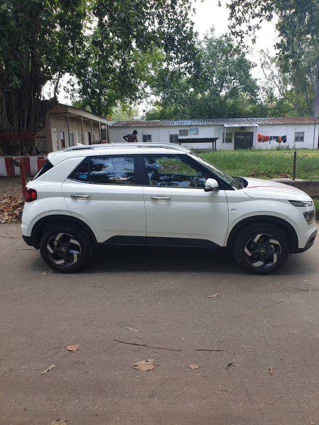 https://images10.gaadi.com/usedcar_image/4635919/original/88d01ecf428abd36fd5d6473b6dbeec1.jpg?imwidth=6401