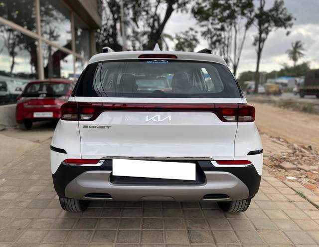 https://images10.gaadi.com/usedcar_image/4635924/original/processed_e2662ae7f4c0529eabbf9656b071e507.jpg?imwidth=6402