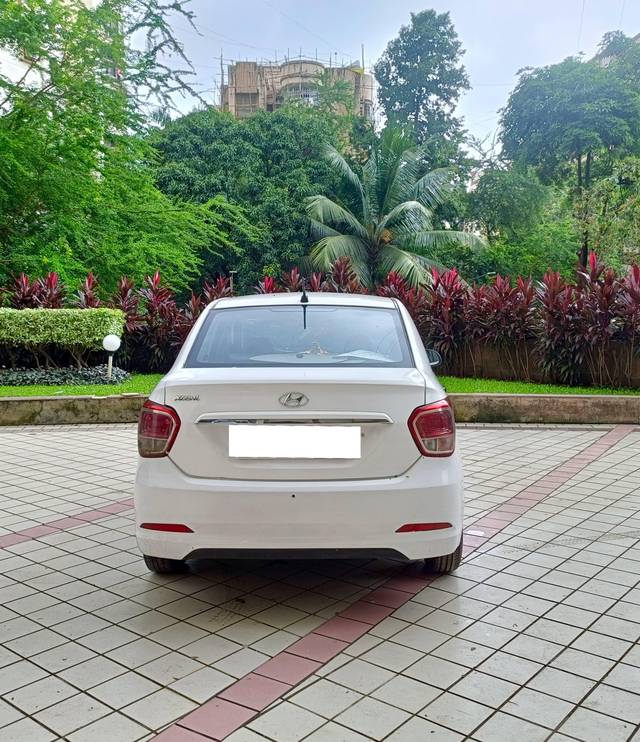 https://images10.gaadi.com/usedcar_image/4635956/original/processed_940a580096f67b6016cd50667942f968.jpg?imwidth=6402