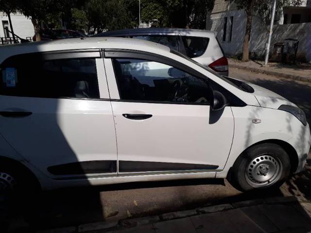 https://images10.gaadi.com/usedcar_image/4635964/original/processed_9515820d-cbdb-4397-bb1d-f83fef2af3c3.jpg?imwidth=6401