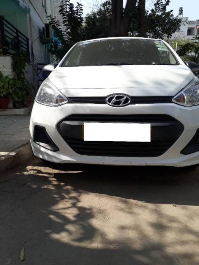 https://images10.gaadi.com/usedcar_image/4635964/original/processed_e9aaf92b-779b-4a40-8e27-a2771666d3d4.jpg?imwidth=6400