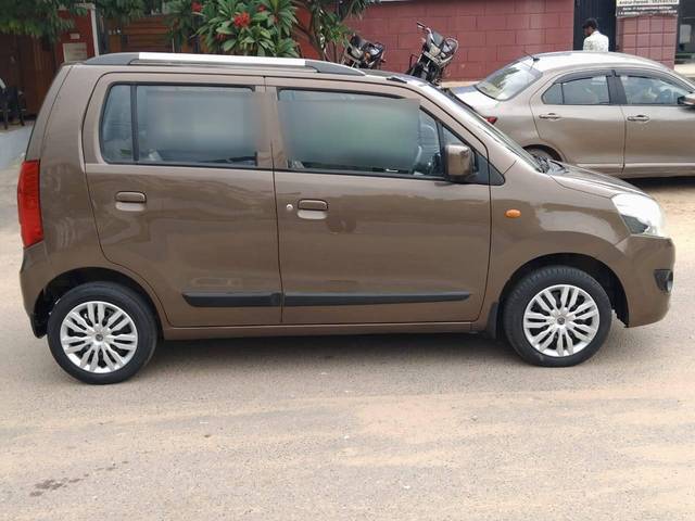 https://images10.gaadi.com/usedcar_image/4635965/original/processed_b3465a98ff23687a685231836c61dc65.jpg?imwidth=6402