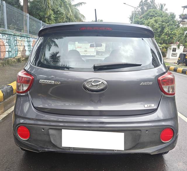 https://images10.gaadi.com/usedcar_image/4635969/original/processed_cda1bb89-4090-448e-b1d6-4f10bdead0f9.jpg?imwidth=6402