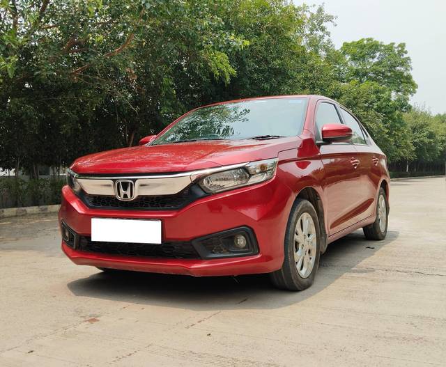 https://images10.gaadi.com/usedcar_image/4636032/original/processed_64c98c99b46c6d893b00c901d8d1f091.jpg?imwidth=6401