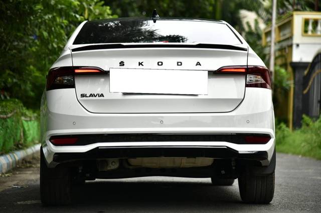 https://images10.gaadi.com/usedcar_image/4636047/original/processed_13c5cc730d8fba2211869caae72e8cbc.jpg?imwidth=6402