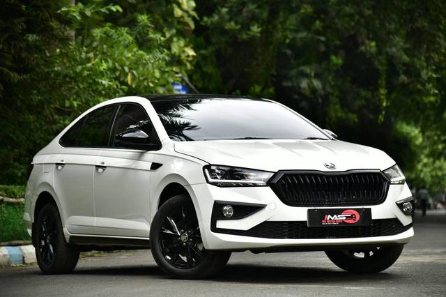 https://images10.gaadi.com/usedcar_image/4636047/original/processed_57893757c54ffb3f3eb815d210e43333.jpg?imwidth=6400