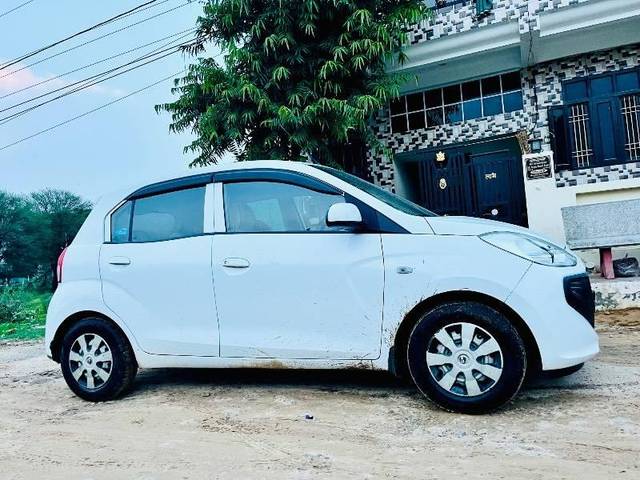 https://images10.gaadi.com/usedcar_image/4636051/original/processed_3a2606a2-b698-4827-8a29-716d96aa8e5a.jpeg?imwidth=6401