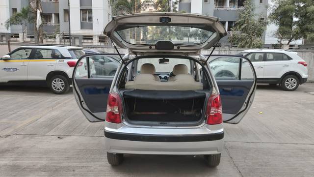 https://images10.gaadi.com/usedcar_image/4636055/original/6e7e43dcefa5067299c25c969403e568.jpg?imwidth=6402