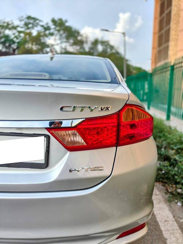 https://images10.gaadi.com/usedcar_image/4636062/original/processed_ede9fbf97f4d89081097ea7c563924fc.jpeg?imwidth=6402