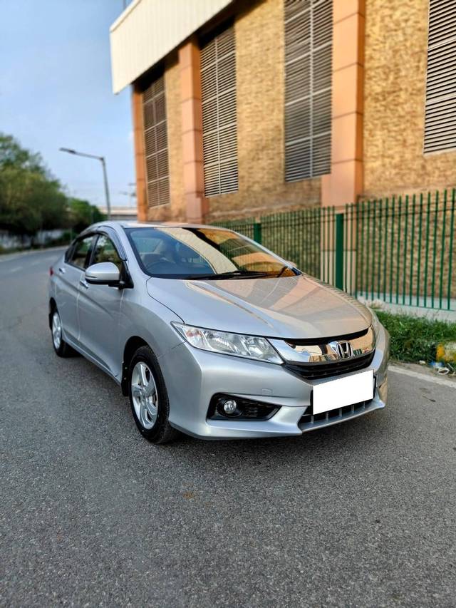 https://images10.gaadi.com/usedcar_image/4636062/original/processed_f715c979527a5f07602ed3ae271501d3.jpeg?imwidth=6400