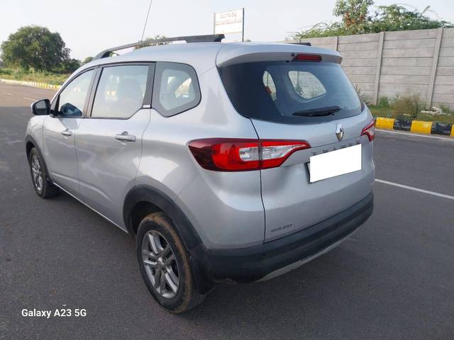 https://images10.gaadi.com/usedcar_image/4636080/original/processed_868772649ad95867996fb93a9d2f37e4.jpg?imwidth=6402