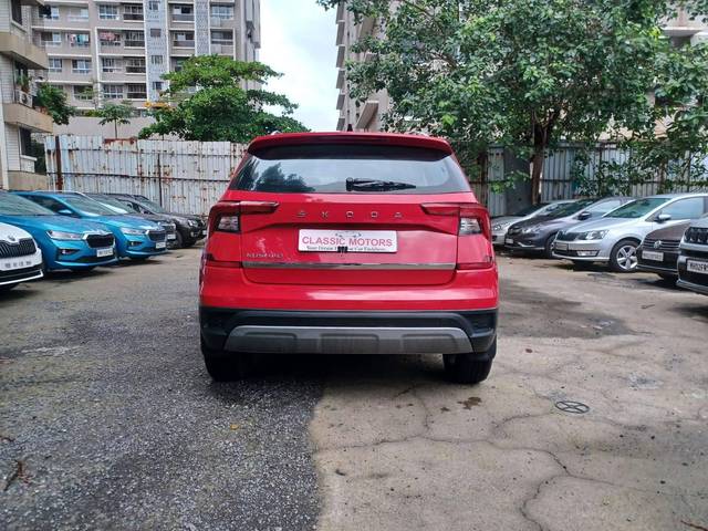 https://images10.gaadi.com/usedcar_image/4636097/original/processed_8d575d16a3a2445323efb1e84510ed33.jpeg?imwidth=6402