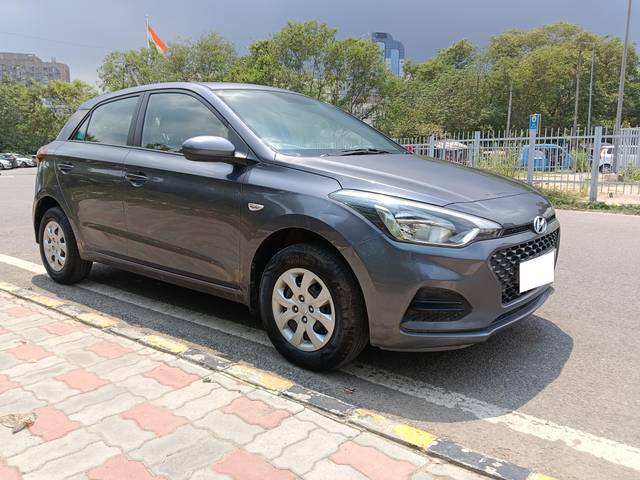 https://images10.gaadi.com/usedcar_image/4636106/original/processed_59be0888ad8de564a2fca3d462f72d53.jpg?imwidth=6400