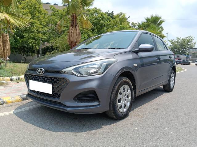 https://images10.gaadi.com/usedcar_image/4636106/original/processed_b9ed3a9d25c492d3904fc6be2e8097ee.jpg?imwidth=6402