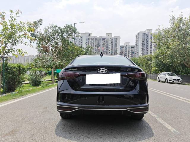 https://images10.gaadi.com/usedcar_image/4636188/original/processed_59a381b5-4299-4f3d-814d-1c4560effadc.jpg?imwidth=6402
