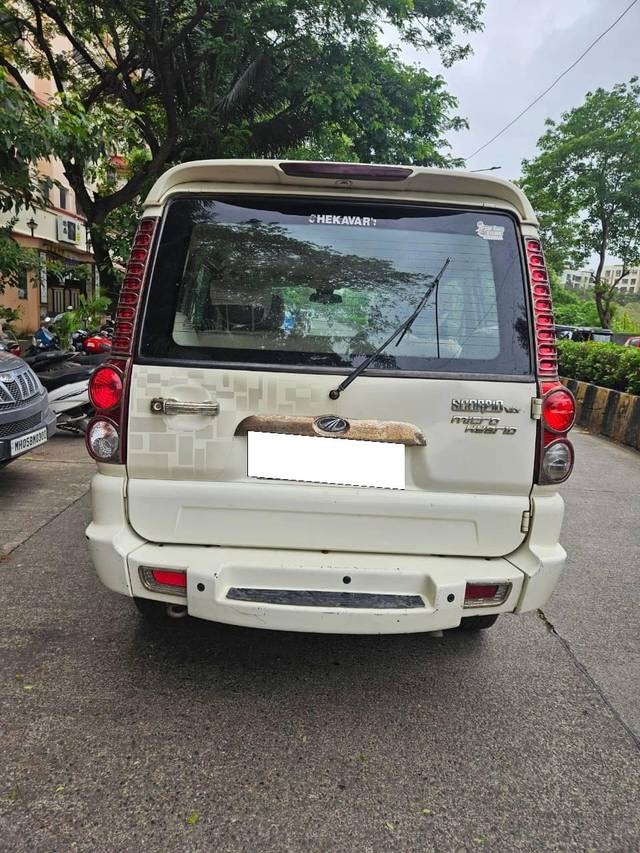 https://images10.gaadi.com/usedcar_image/4636193/original/processed_4fa798f1-37a2-41eb-8db0-e8e9e34738dd.jpg?imwidth=6401