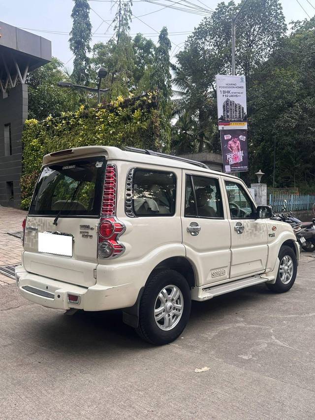 https://images10.gaadi.com/usedcar_image/4636193/original/processed_7d1297a3-da82-4481-92cc-263f8dbab58b.jpg?imwidth=6402