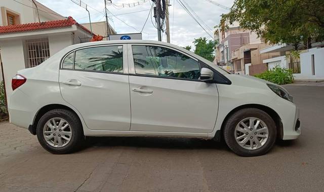 https://images10.gaadi.com/usedcar_image/4636199/original/processed_2ad90620f79f1b5e2cfea25b26e6effc.jpeg?imwidth=6401