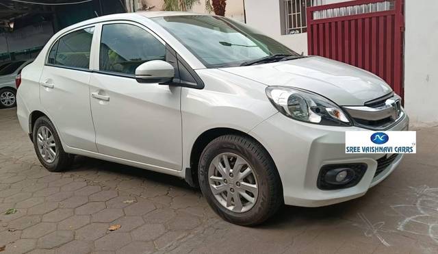 https://images10.gaadi.com/usedcar_image/4636199/original/processed_9deeca6a3b1caaabde87e7f2bb87e313.jpeg?imwidth=6400