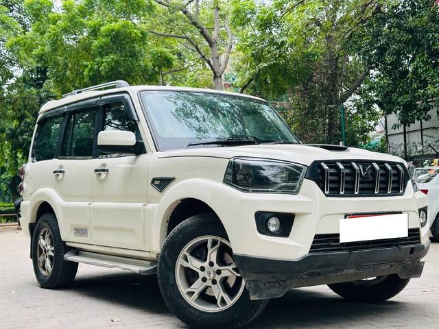 https://images10.gaadi.com/usedcar_image/4636201/original/processed_802213b4df84838d56f875e59db3190b.jpg?imwidth=6400