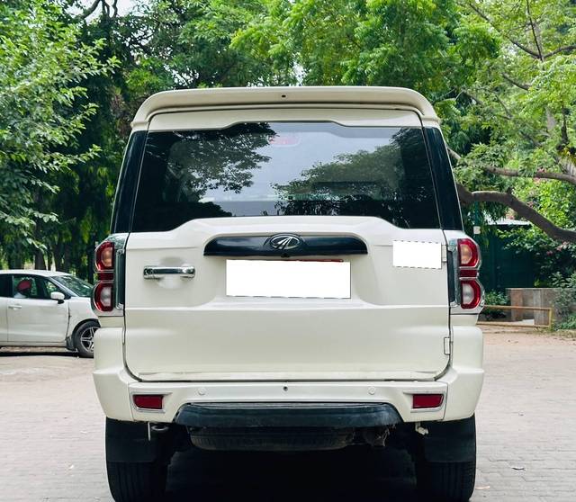 https://images10.gaadi.com/usedcar_image/4636201/original/processed_9d8145e7606179109ff28170a6fbcd0c.jpg?imwidth=6402
