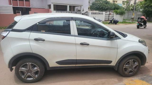 https://images10.gaadi.com/usedcar_image/4636221/original/processed_c7840c44-3840-47b1-bf29-cdcc397cc35b.jpg?imwidth=6400